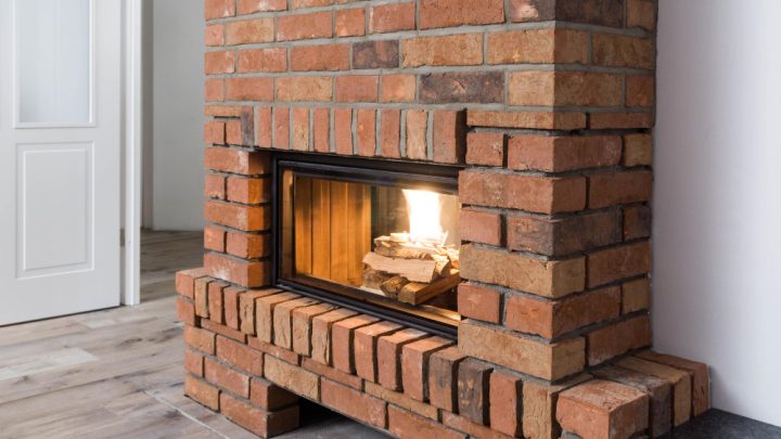 Petite cheminée décorative : conseils pour choisir et intégrer ce charme chez soi